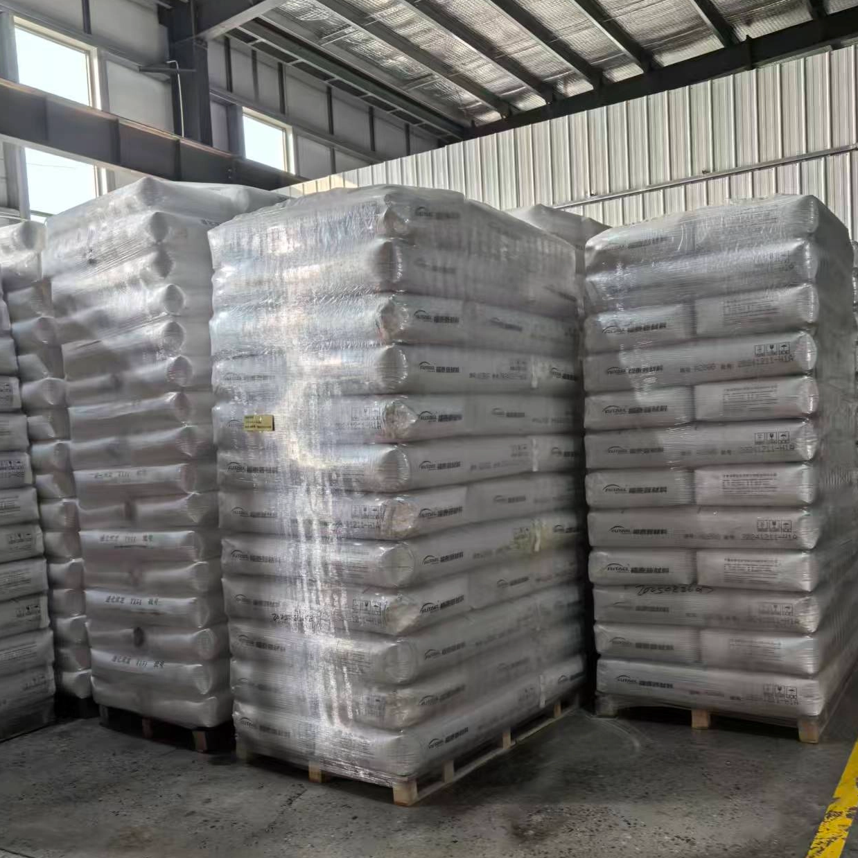 How Does Silica Help Composite Insulators Achieve Stronger Mechanical Properties?